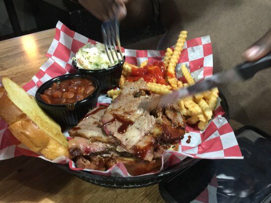 Luckies Lounge & BBQ